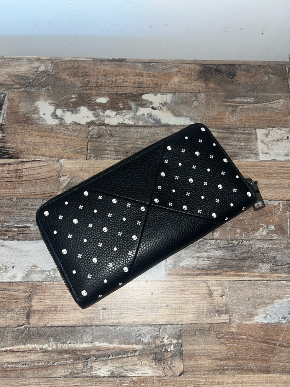 Black Coach Wallet With White Skull/Flower Bandanna Print - Picture 2 of 6